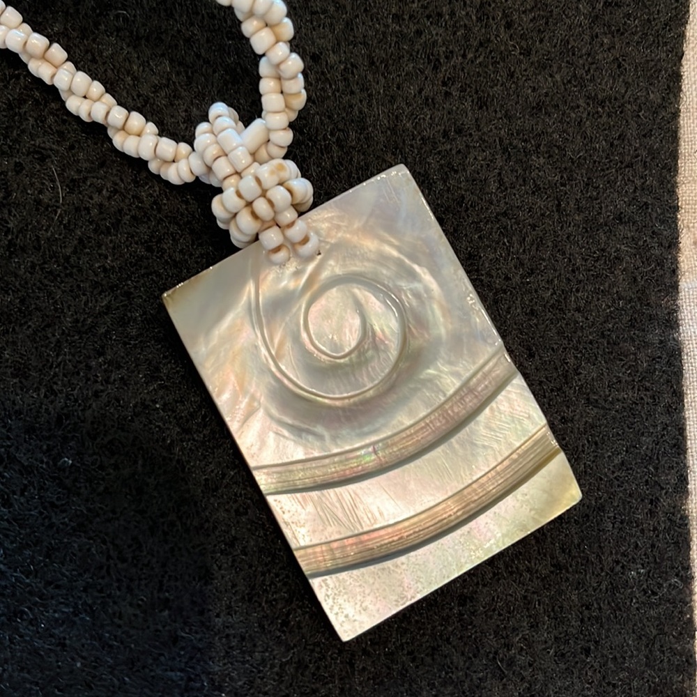 Beautiful Shell Necklace - Picture 4 of 5